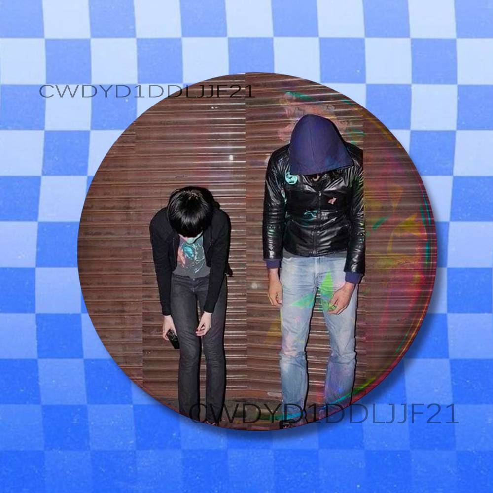 C-Crystal Castles Band Amnesty - Collectible Vintage Brooches 评论和价格