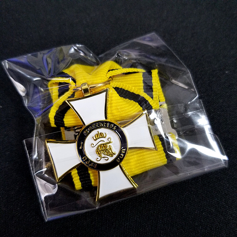Classic Cross Medal Replica Co - Collectible Vintage Brooches 评论和价格
